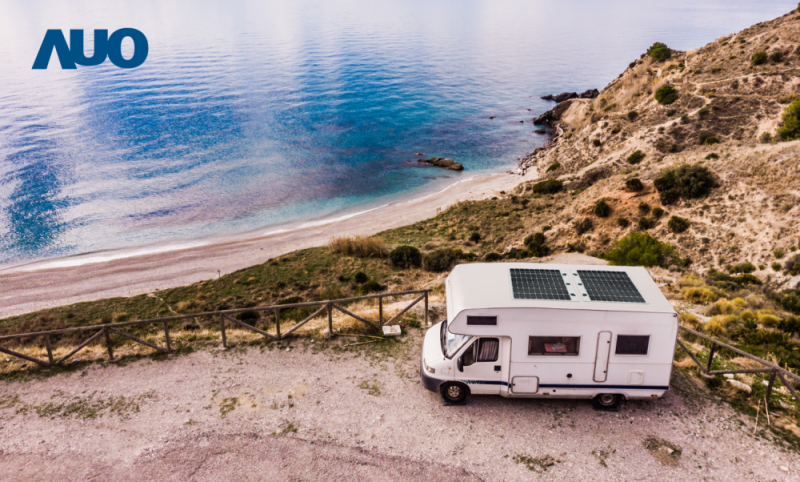 「可撓輕量化太陽光電板SunCurva」使用輕量特殊耐候型複合板取代傳統太陽能板的玻璃前板，不僅降低70%重量，每米平方僅3Kg；具有抗衝擊性能及通過電磁相容性測試，可應用於交通運輸工具，如露營車、遊艇等